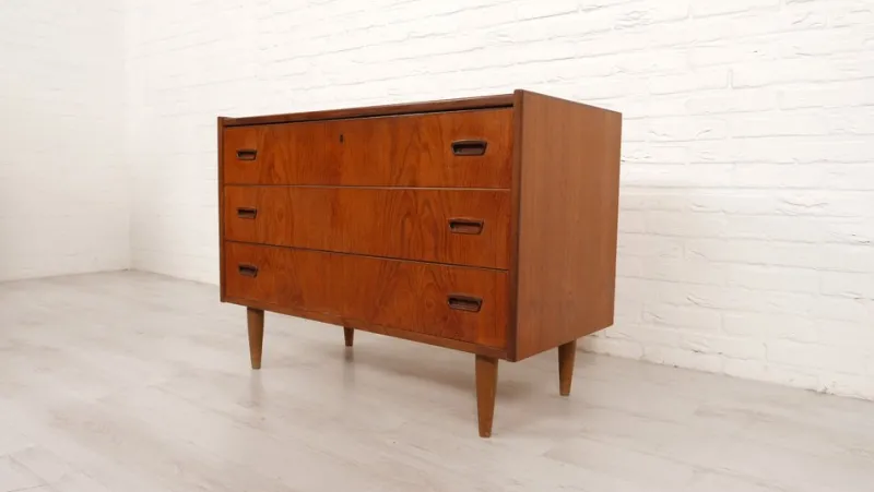 Pamono Vintage Danish Chest of Drawers in Teak> Dressers, Commodes & Chests