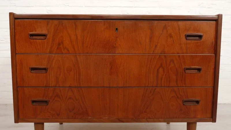 Pamono Vintage Danish Chest of Drawers in Teak> Dressers, Commodes & Chests