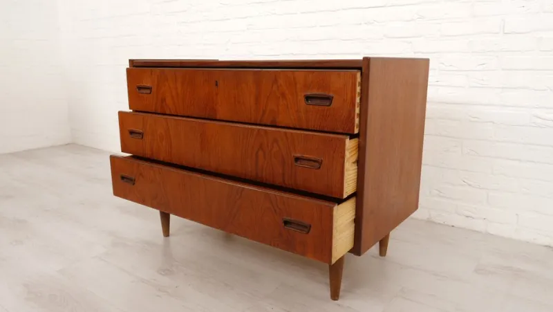 Pamono Vintage Danish Chest of Drawers in Teak> Dressers, Commodes & Chests