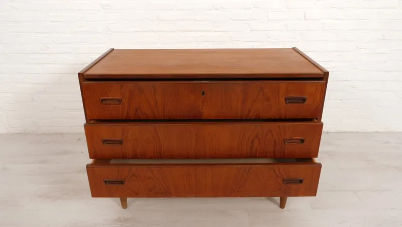 Pamono Vintage Danish Chest of Drawers in Teak> Dressers, Commodes & Chests