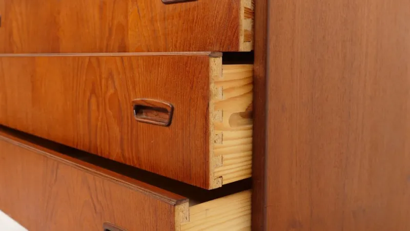 Pamono Vintage Danish Chest of Drawers in Teak> Dressers, Commodes & Chests