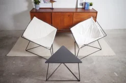 Sale Pamono Vintage Danish Oti Side Chairs with Wire Frame & Side Table by Niels Gammelgaard for Ikea, 1980s, Set of 3