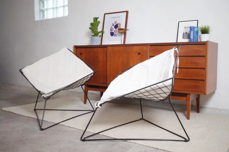 Sale Pamono Vintage Danish Oti Side Chairs with Wire Frame & Side Table by Niels Gammelgaard for Ikea, 1980s, Set of 3