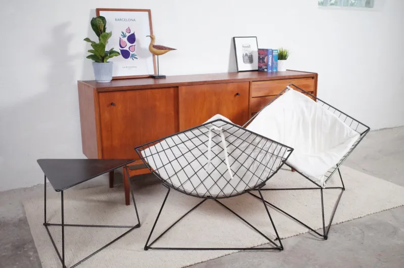 Sale Pamono Vintage Danish Oti Side Chairs with Wire Frame & Side Table by Niels Gammelgaard for Ikea, 1980s, Set of 3
