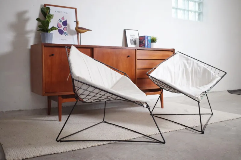 Sale Pamono Vintage Danish Oti Side Chairs with Wire Frame & Side Table by Niels Gammelgaard for Ikea, 1980s, Set of 3
