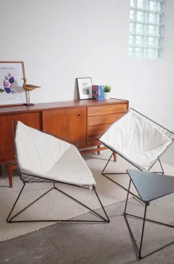 Sale Pamono Vintage Danish Oti Side Chairs with Wire Frame & Side Table by Niels Gammelgaard for Ikea, 1980s, Set of 3