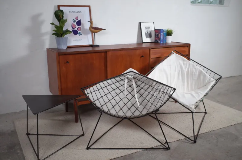 Sale Pamono Vintage Danish Oti Side Chairs with Wire Frame & Side Table by Niels Gammelgaard for Ikea, 1980s, Set of 3