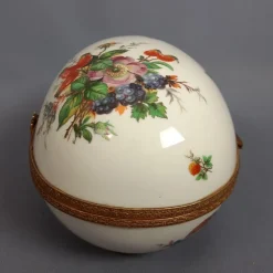 Sale Pamono Vintage Egg-Shaped Box in Porcelain from Limoges, 1960s