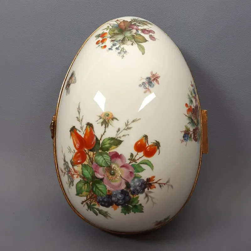 Sale Pamono Vintage Egg-Shaped Box in Porcelain from Limoges, 1960s