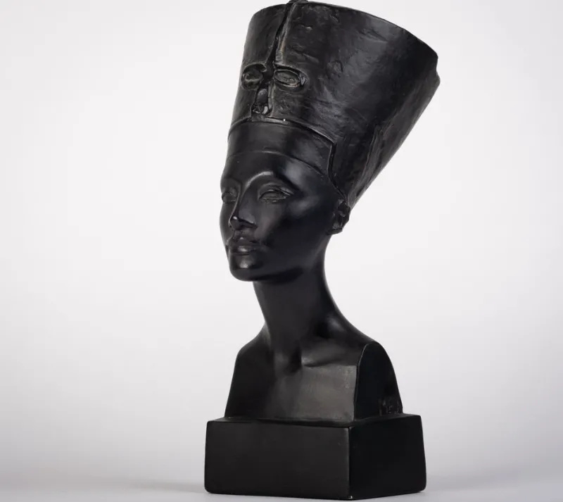 Hot Pamono Vintage Egyptian Ceramic Bust of Queen Nefertete