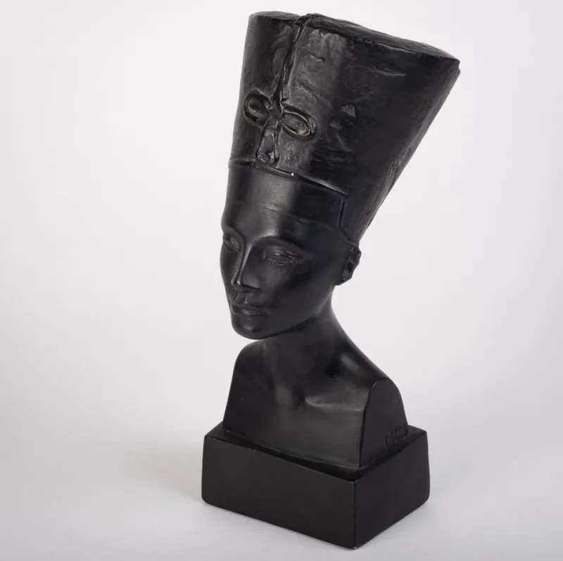 Hot Pamono Vintage Egyptian Ceramic Bust of Queen Nefertete