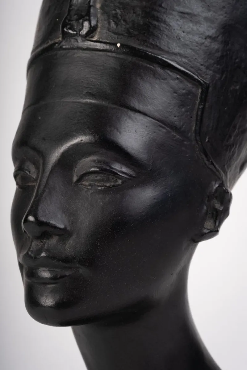 Hot Pamono Vintage Egyptian Ceramic Bust of Queen Nefertete