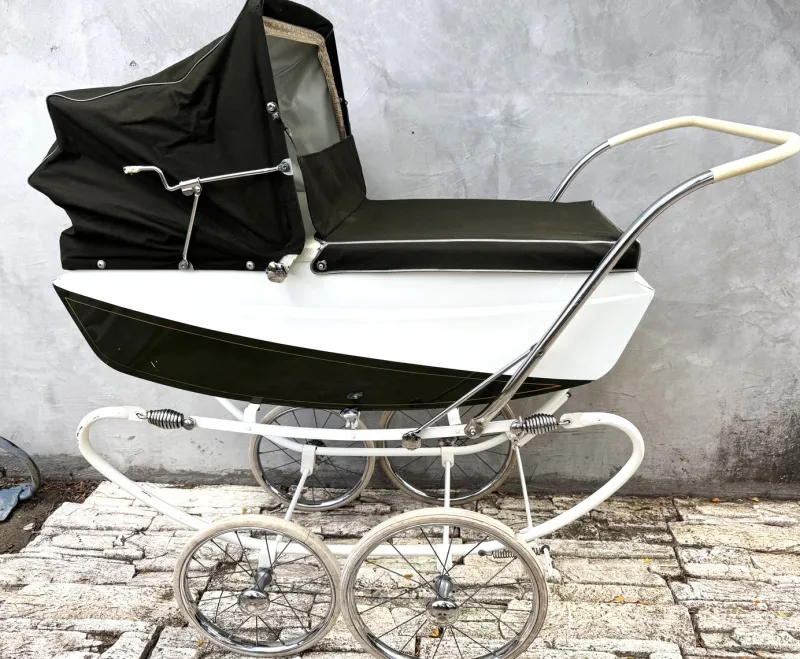 New Pamono Vintage English Freeway Coachbuilt Baby Pram in Dark Green & White, 1960s