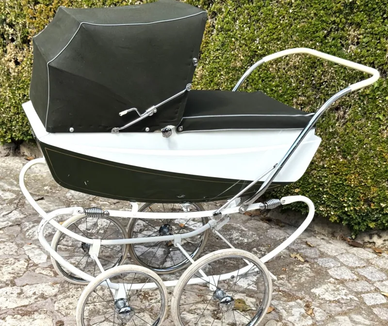New Pamono Vintage English Freeway Coachbuilt Baby Pram in Dark Green & White, 1960s