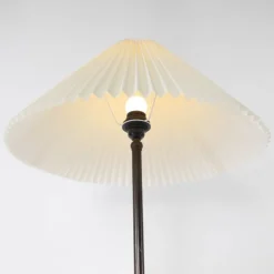 Pamono Vintage Floor Lamp in Brass and Wood, 1970s><noscript><img width=