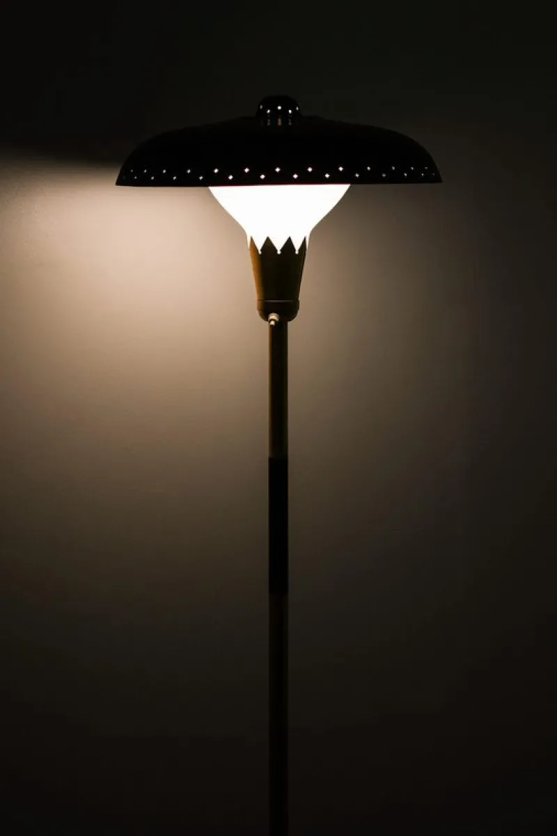 Sale Pamono Vintage Floor Lamp in Opaline Glass and Lacquered Metal, 1950s