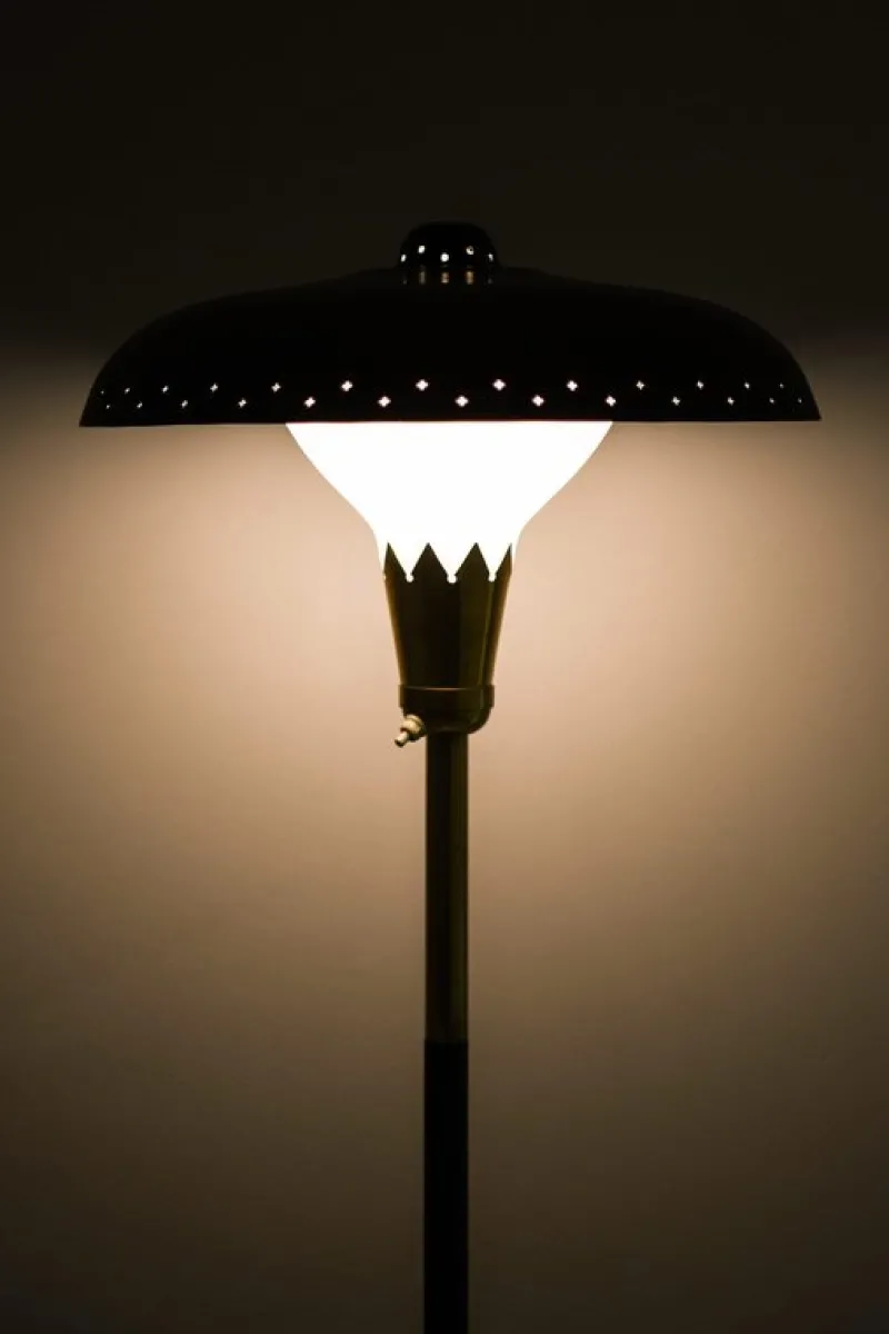 Sale Pamono Vintage Floor Lamp in Opaline Glass and Lacquered Metal, 1950s
