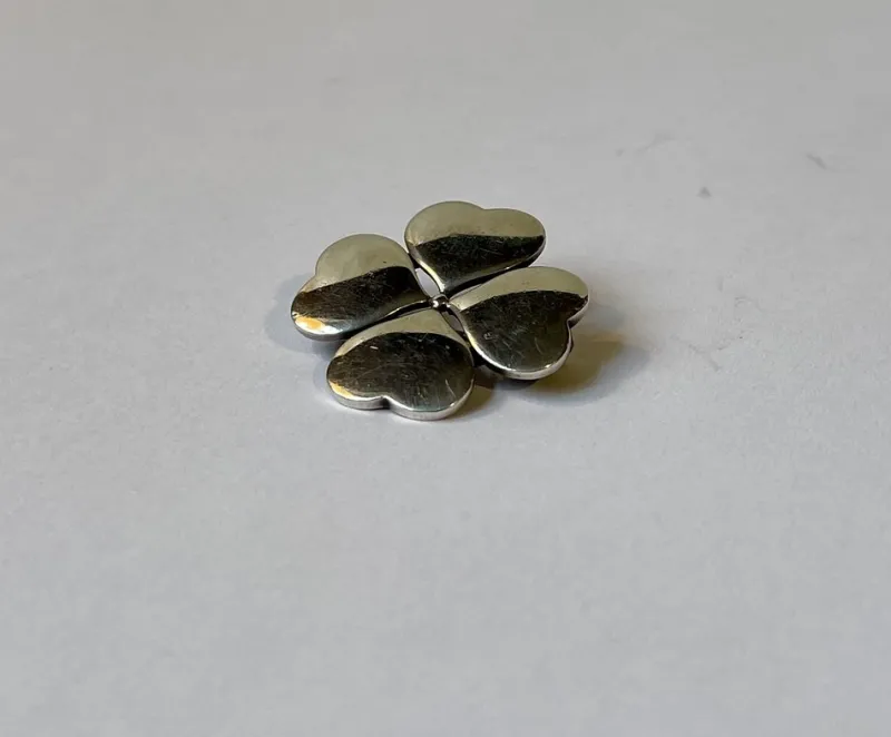 Pamono Vintage Four Clover Heart Pin Brooch in Silver from Hans Hansen, 1960s> Brooches