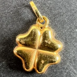 Pamono Vintage Four-Leaved Clover Charm Pendant in 18k Yellow Gold, 1960s><noscript><img width=