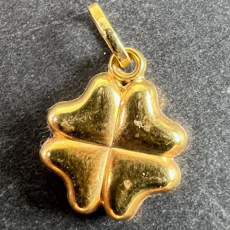 Pamono Vintage Four-Leaved Clover Charm Pendant in 18k Yellow Gold, 1960s> Necklaces