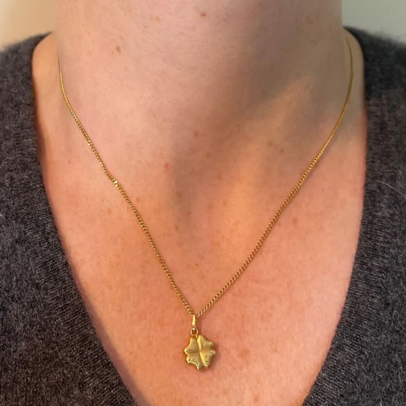 Pamono Vintage Four-Leaved Clover Charm Pendant in 18k Yellow Gold, 1960s> Necklaces
