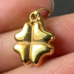 Pamono Vintage Four-Leaved Clover Charm Pendant in 18k Yellow Gold, 1960s><noscript><img width=