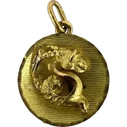Pamono Vintage French 18 Karat Yellow Gold Capricorn Zodiac Charm Pendant, 1960s> Necklaces