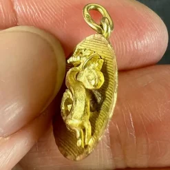 Pamono Vintage French 18 Karat Yellow Gold Capricorn Zodiac Charm Pendant, 1960s><noscript><img width=
