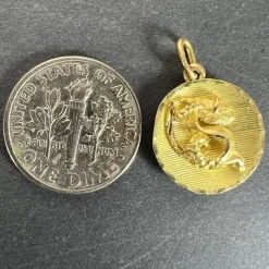 Pamono Vintage French 18 Karat Yellow Gold Capricorn Zodiac Charm Pendant, 1960s><noscript><img width=