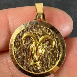 Pamono Vintage French 18 Karat Yellow Gold Zodiac Aries Charm Pendant, 1970s><noscript><img width=