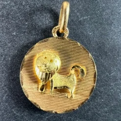 Sale Pamono Vintage French 18 Karat Yellow Gold Leo Zodiac Charm Pendant, 1960s
