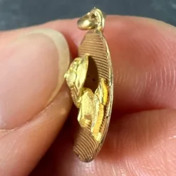 Sale Pamono Vintage French 18 Karat Yellow Gold Leo Zodiac Charm Pendant, 1960s