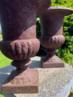Pamono Vintage French Campana Style Cast Iron Garden Urns, 1970s, Set of 2><noscript><img width=