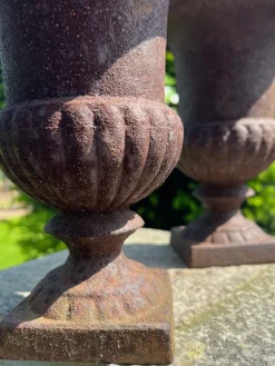 Pamono Vintage French Campana Style Cast Iron Garden Urns, 1970s, Set of 2><noscript><img width=