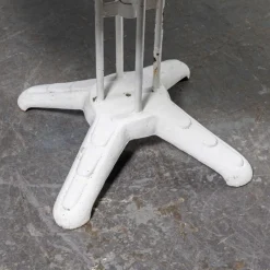 Pamono Vintage French Cast Base White Outdoor Table, 1950s> Garden Tables