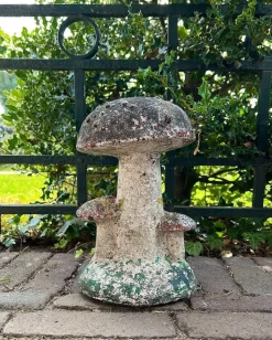 Pamono Vintage French Concrete Stone Garden Mushroom, 1950s> Garden Accessories