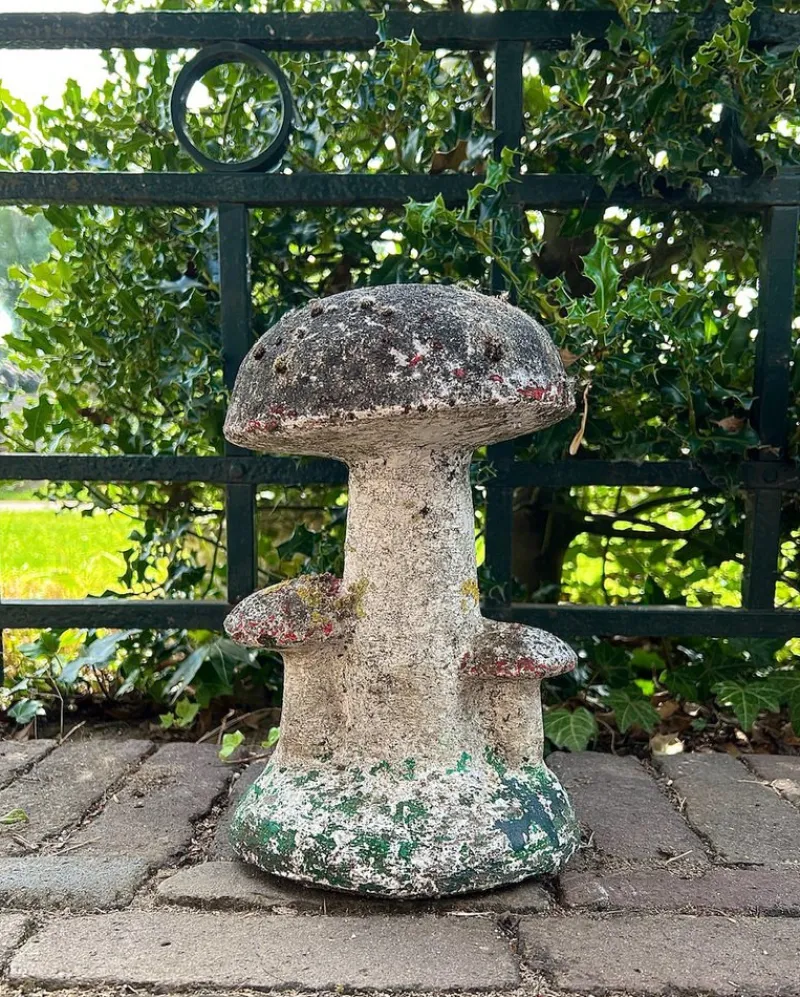 Pamono Vintage French Concrete Stone Garden Mushroom, 1950s> Garden Accessories