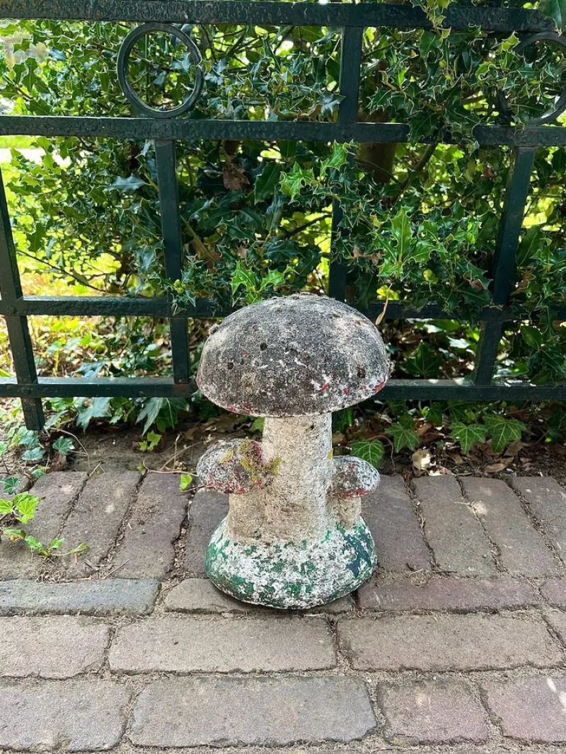Pamono Vintage French Concrete Stone Garden Mushroom, 1950s> Garden Accessories