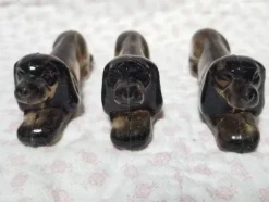 Pamono Vintage French Dachshund Dog Knife Rests in Taupe Glass, 1950s, Set of 12> Cutlery & Serving Utensils