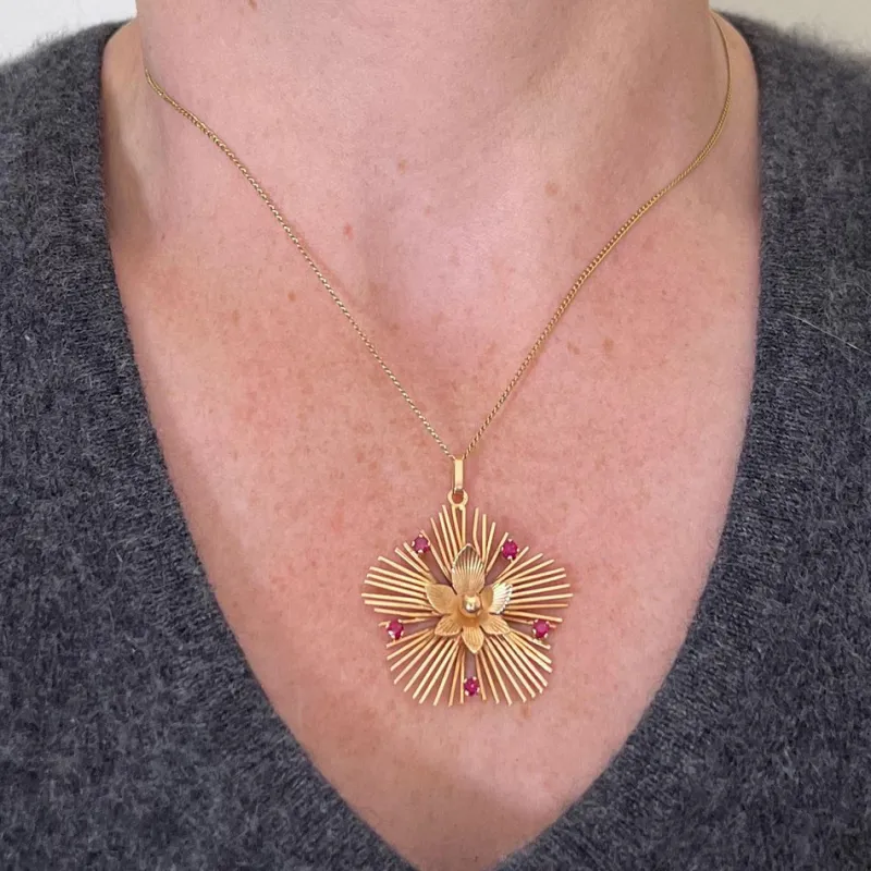 Best Pamono Vintage French Flower Sunburst 18 Karat Yellow Gold and Ruby Pendant Necklace, 1950s