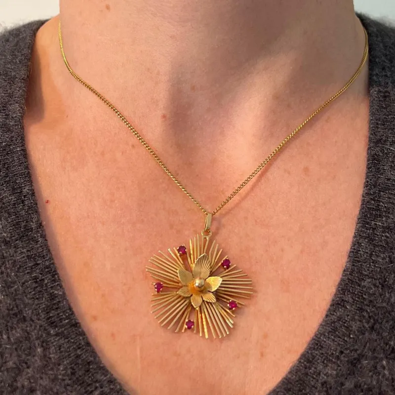 Best Pamono Vintage French Flower Sunburst 18 Karat Yellow Gold and Ruby Pendant Necklace, 1950s
