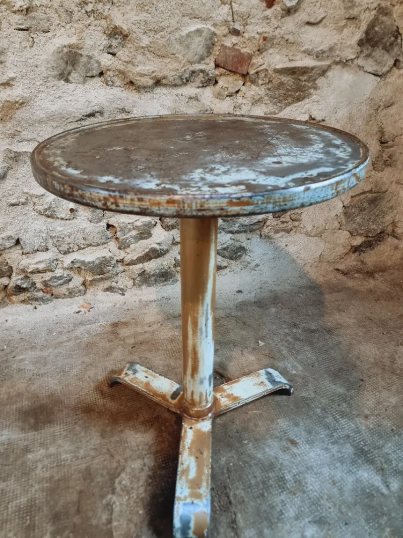 Pamono Vintage French Iron Bistro Table with Natural Patina, 1930s> Garden Tables