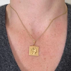 Pamono Vintage French 18k Yellow Gold Square Medal Pendant, 1950s><noscript><img width=