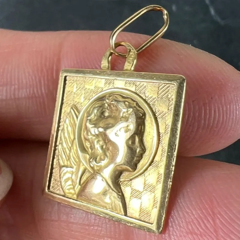 Pamono Vintage French 18k Yellow Gold Square Medal Pendant, 1950s> Necklaces
