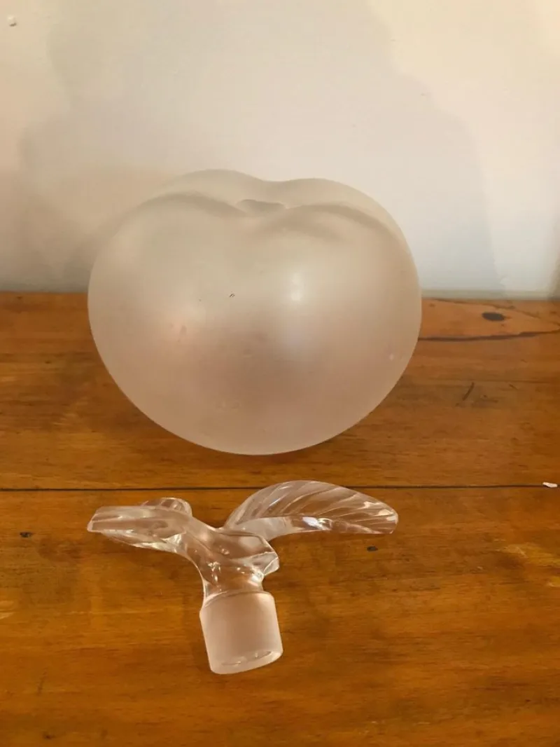 Pamono Vintage French Lalique Glass Scent Bottle from Nina Ricci, 1952, 1950s> Bottles, Carafes & Jugs