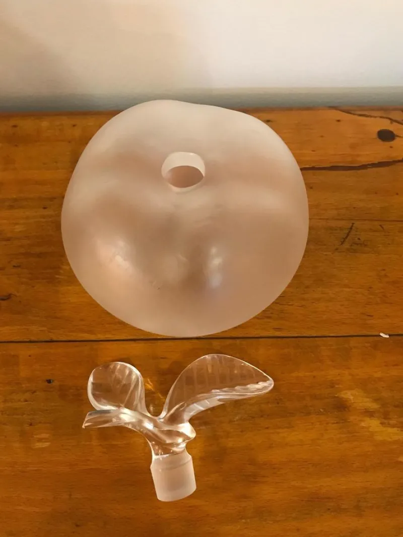 Pamono Vintage French Lalique Glass Scent Bottle from Nina Ricci, 1952, 1950s> Bottles, Carafes & Jugs
