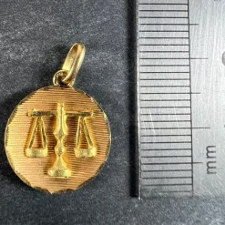 Pamono Vintage French Libra Star Sign Zodiac 18k Yellow Gold Charm Medal Pendant, 1960s><noscript><img width=