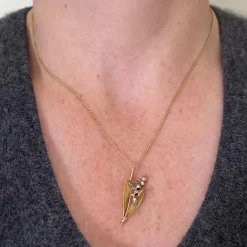 Pamono Vintage French Lily of the Valley Charm Pendant in 18 Karat White and Yellow Gold, 1940s