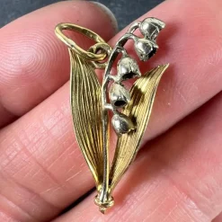 Pamono Vintage French Lily of the Valley Charm Pendant in 18 Karat White and Yellow Gold, 1940s