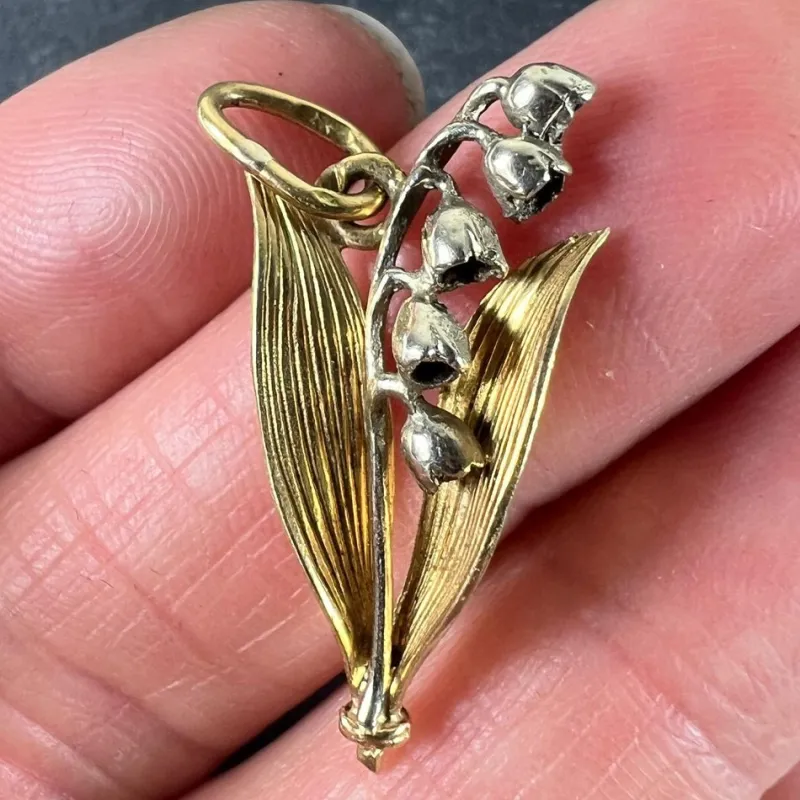 Pamono Vintage French Lily of the Valley Charm Pendant in 18 Karat White and Yellow Gold, 1940s